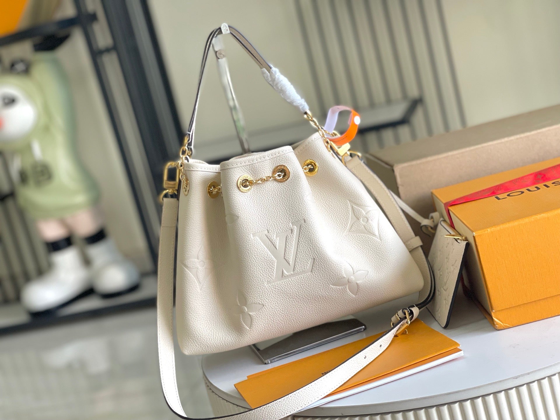 LOUIS VUITTON- LV bag