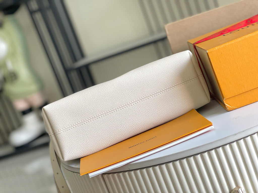 LOUIS VUITTON- LV bag