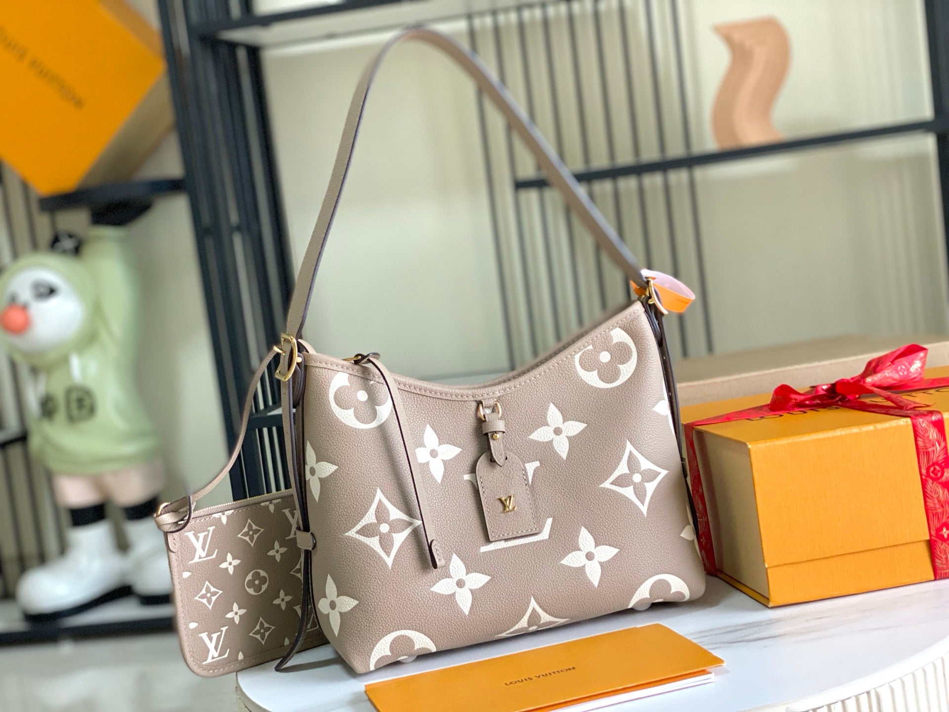 LOUIS VUITTON- LV bag