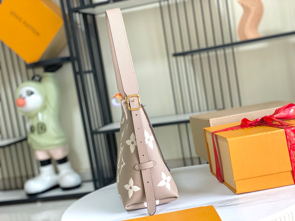 LOUIS VUITTON- LV bag