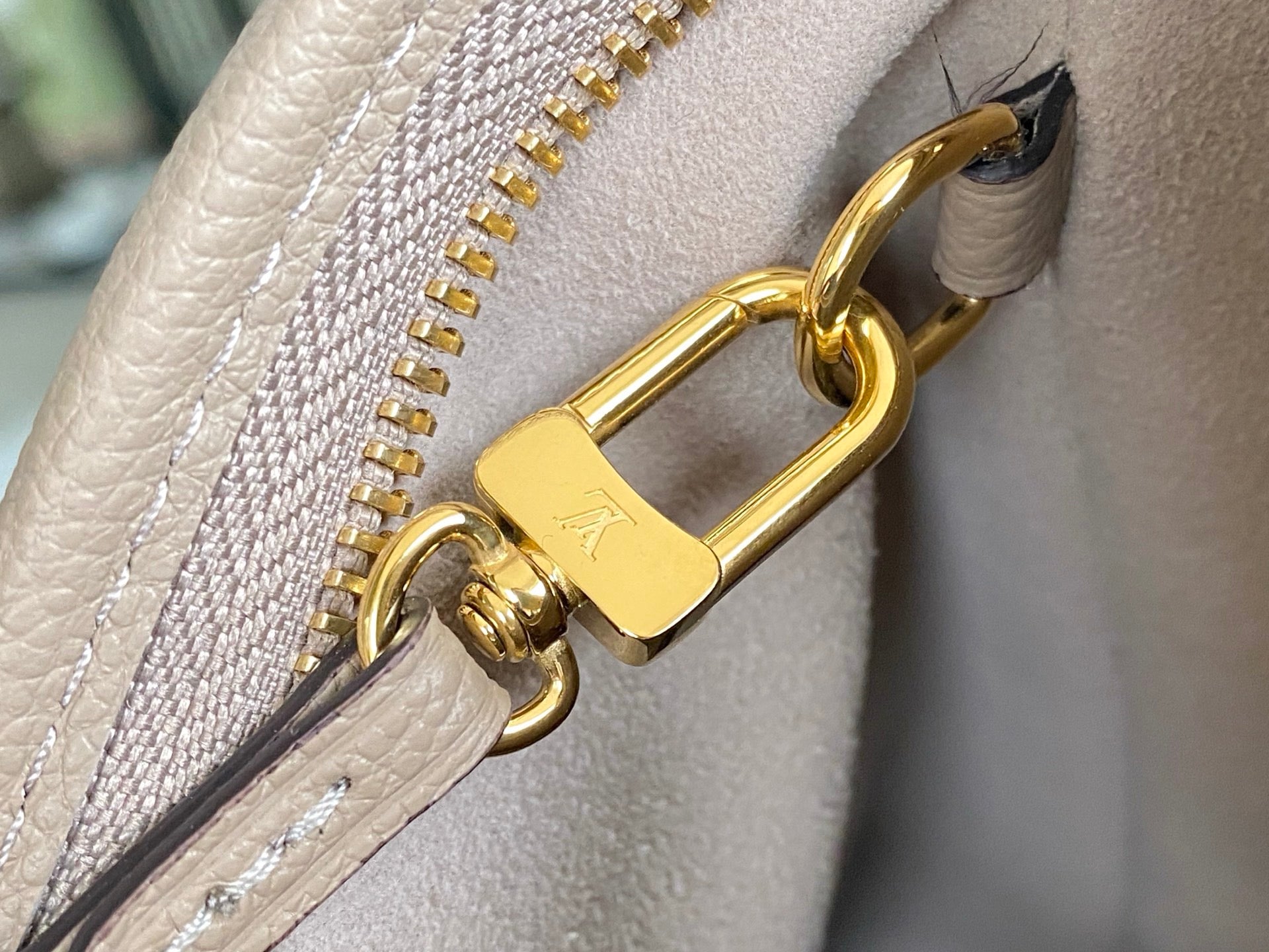 LOUIS VUITTON- LV bag