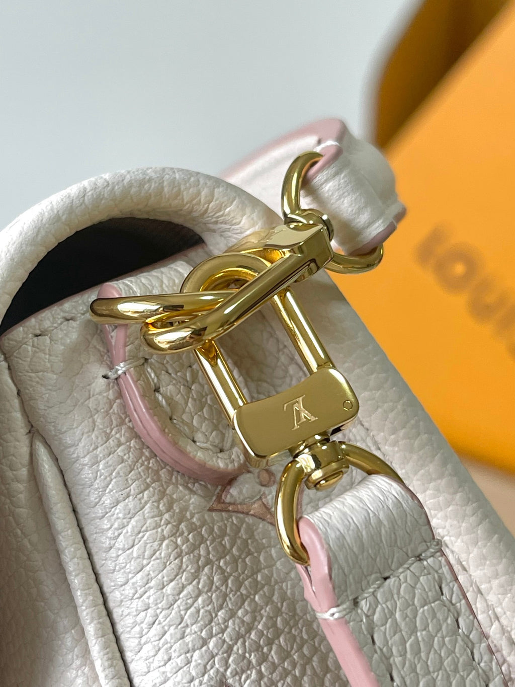 LOUIS VUITTON- LV bag