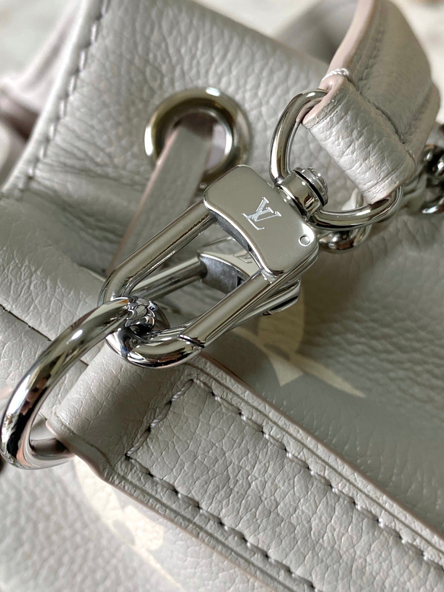 LOUIS VUITTON- LV bag