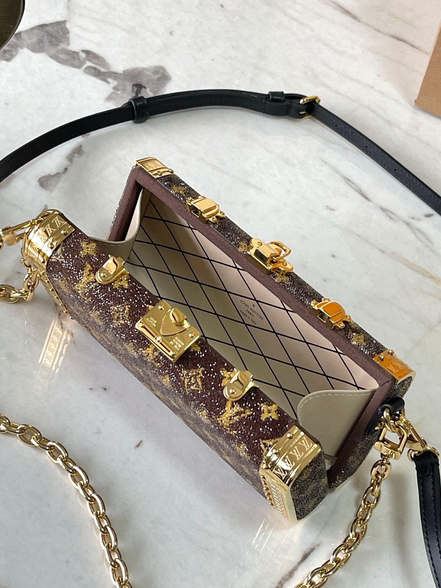 LOUIS VUITTON- LV bag