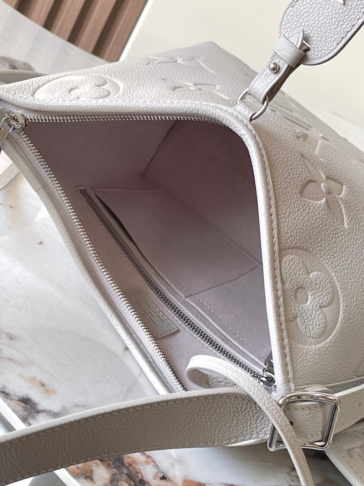 LOUIS VUITTON- LV bag