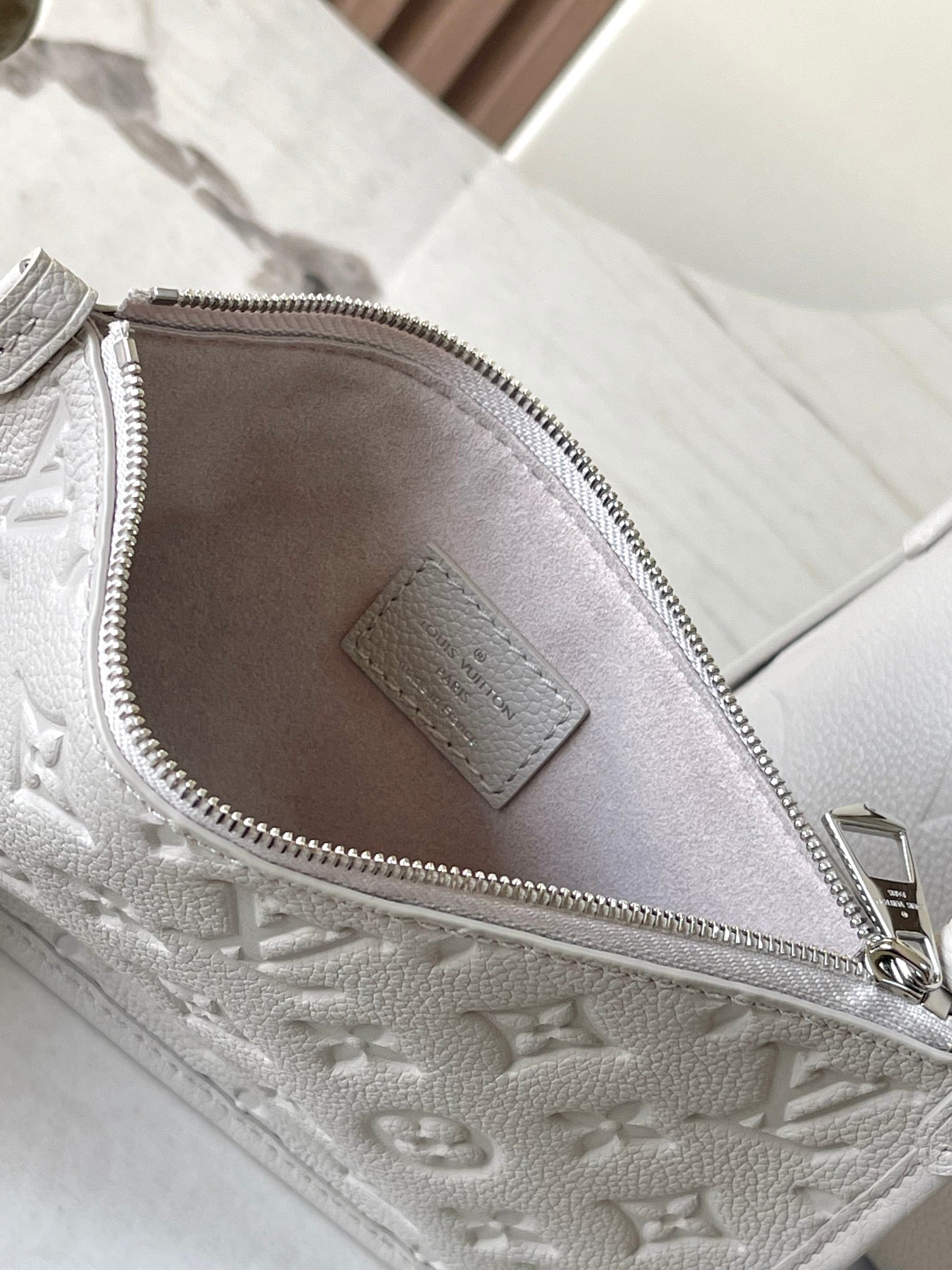 LOUIS VUITTON- LV bag