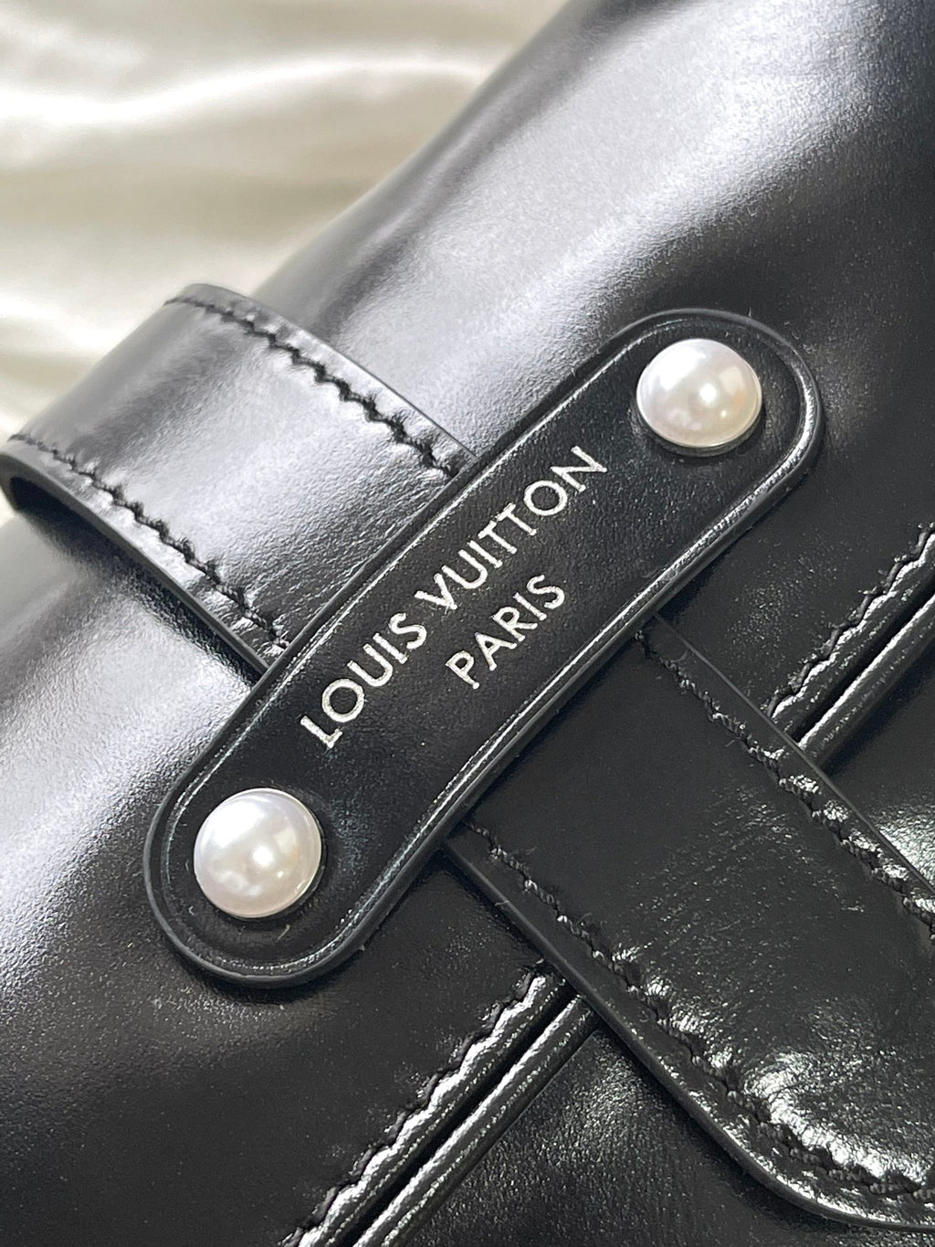 LOUIS VUITTON- LV bag