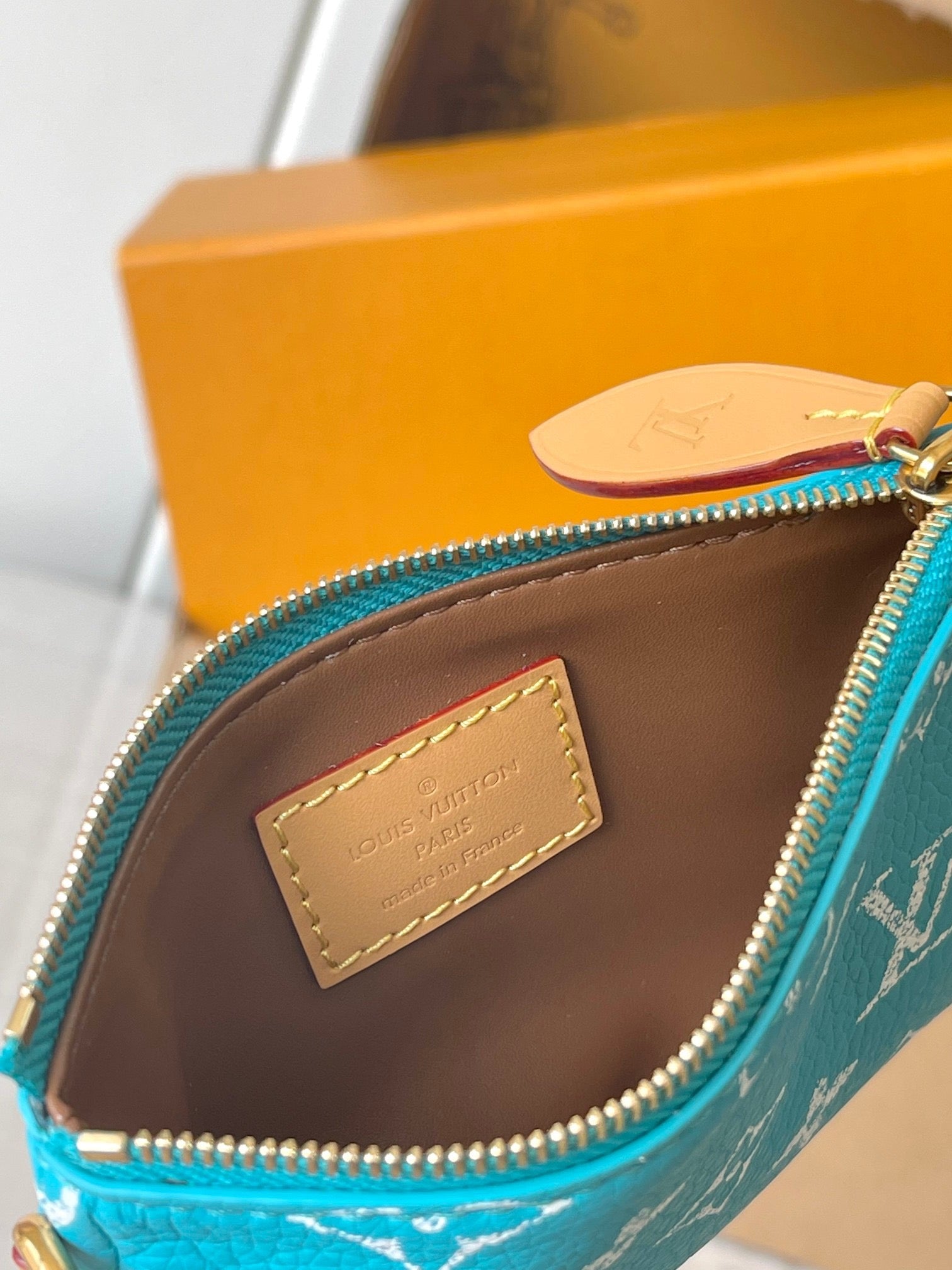 LOUIS VUITTON- LV bag