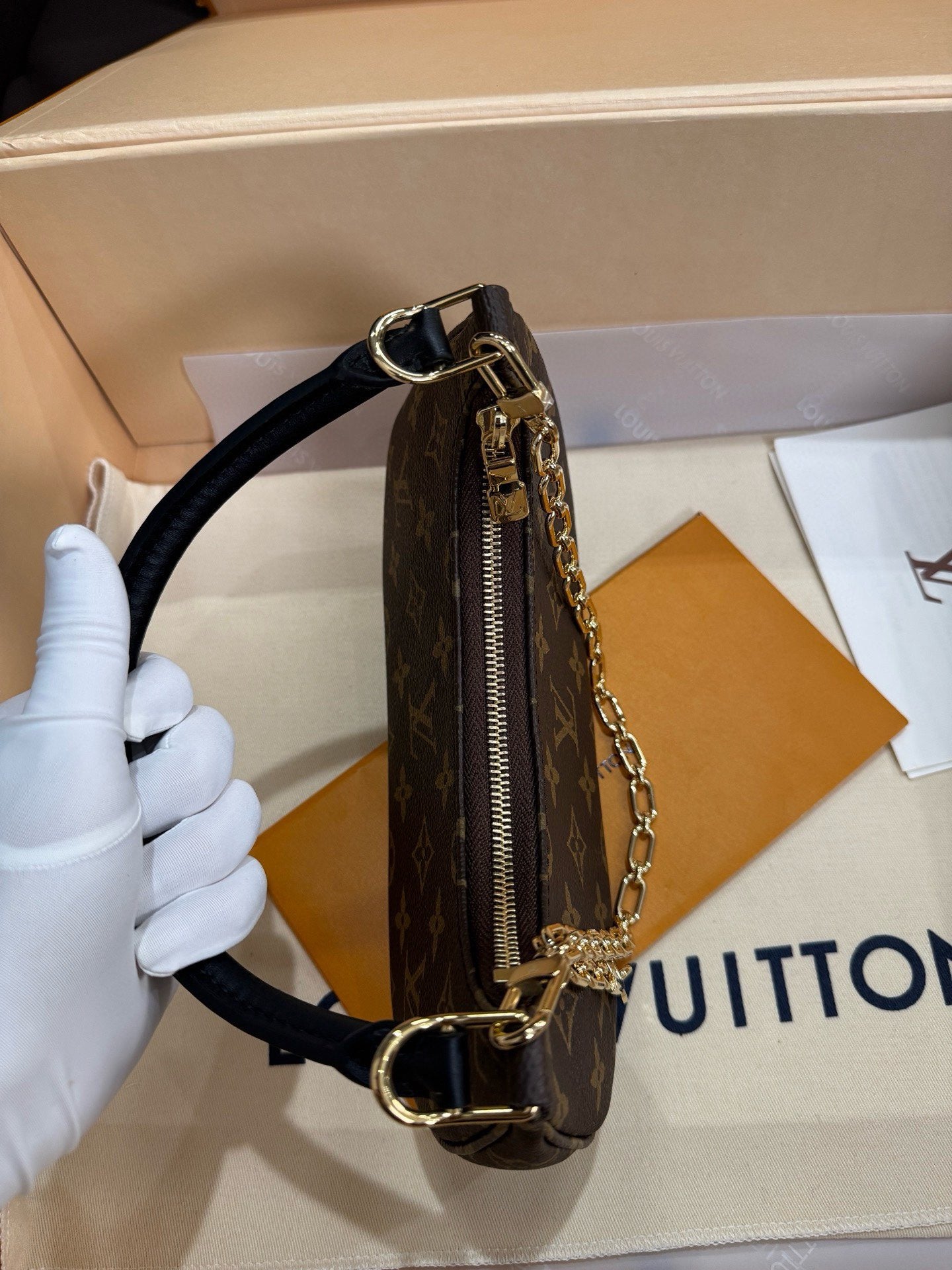 LOUIS VUITTON- LV bag