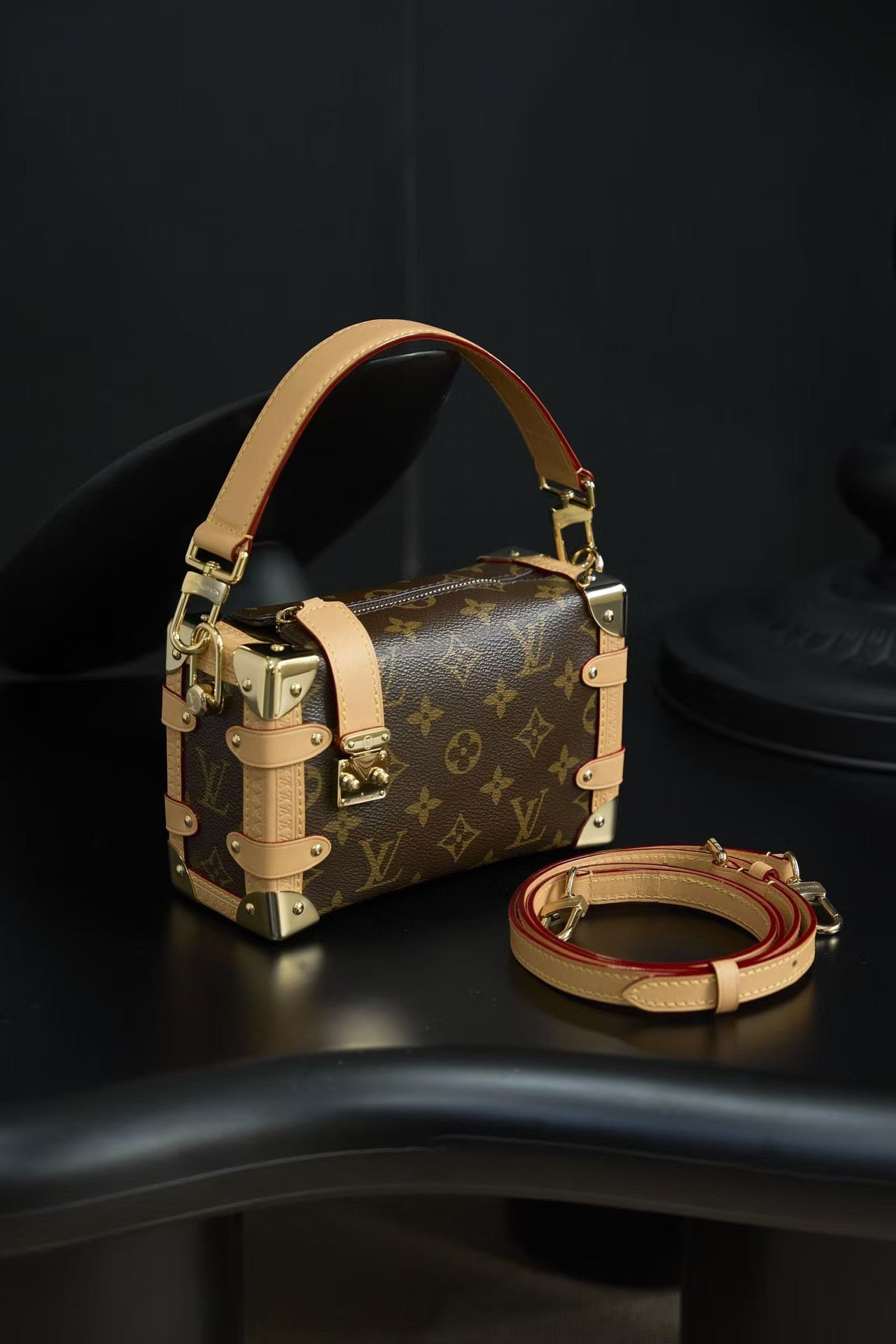 LOUIS VUITTON- LV bag
