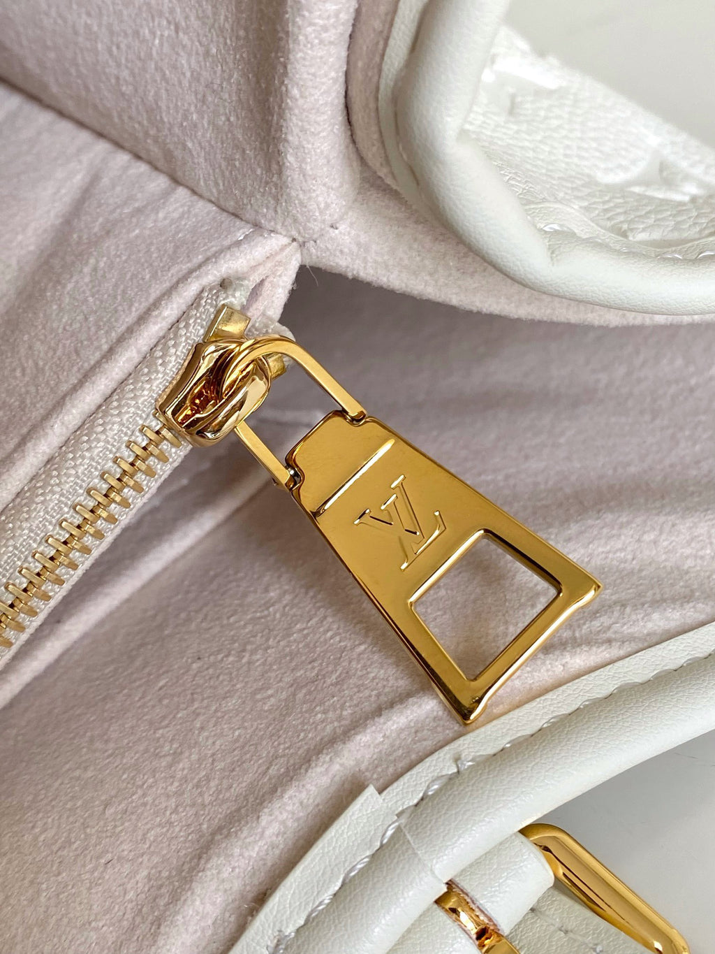 LOUIS VUITTON- LV bag