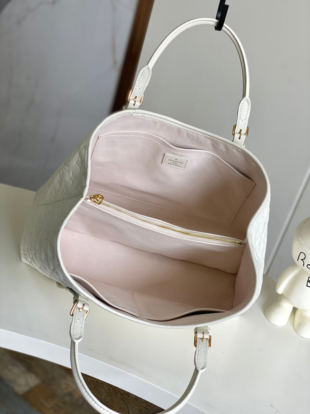 LOUIS VUITTON- LV bag