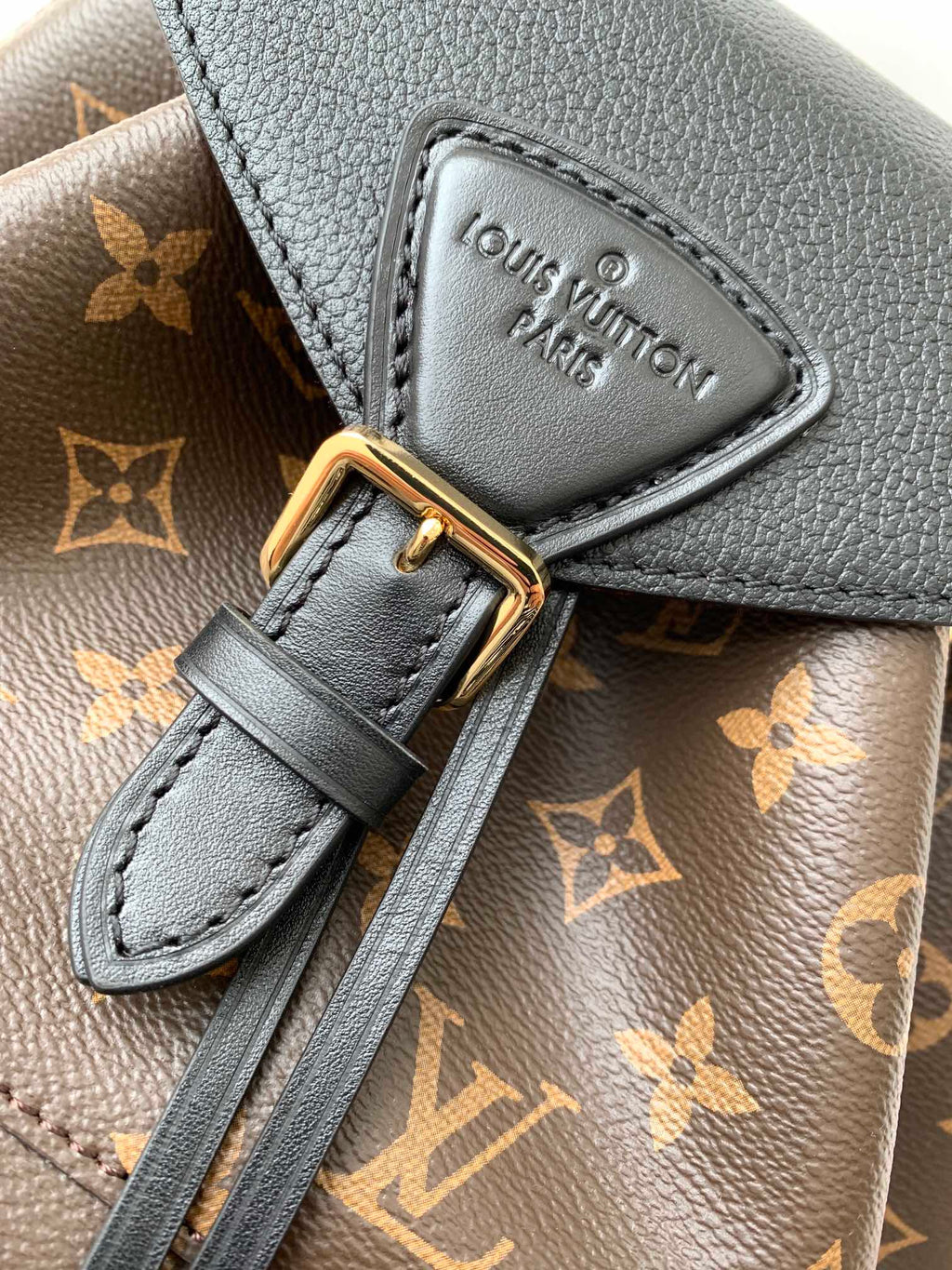 LOUIS VUITTON- LV bag