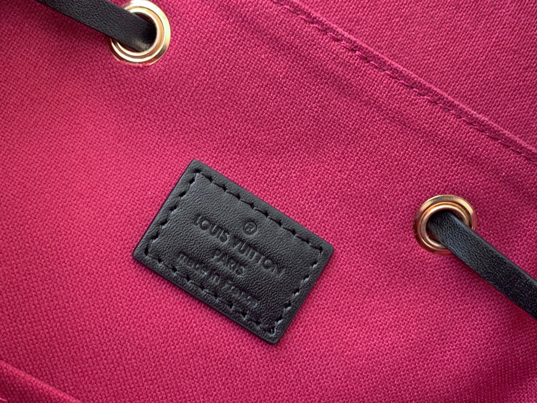 LOUIS VUITTON- LV bag