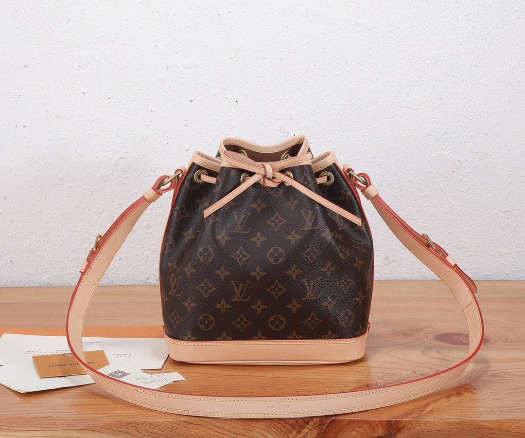 LOUIS VUITTON- LV bag