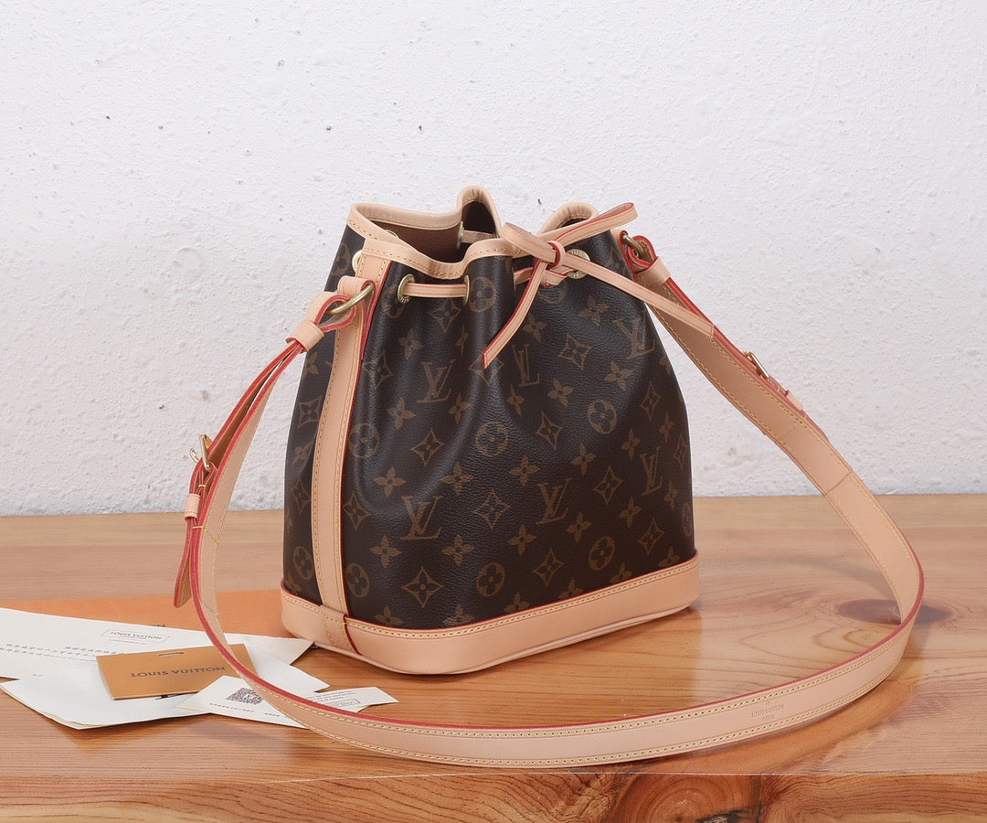 LOUIS VUITTON- LV bag