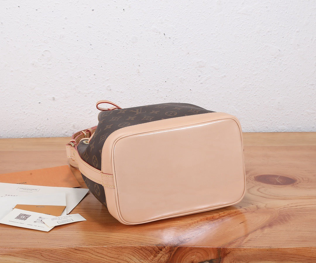 LOUIS VUITTON- LV bag