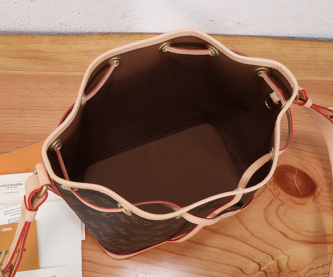 LOUIS VUITTON- LV bag