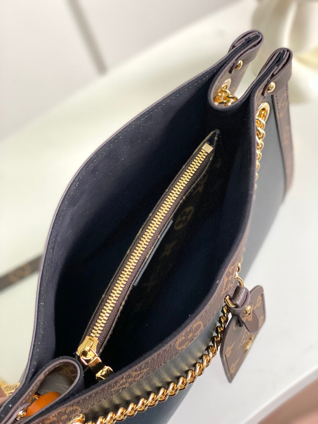 LOUIS VUITTON- LV bag