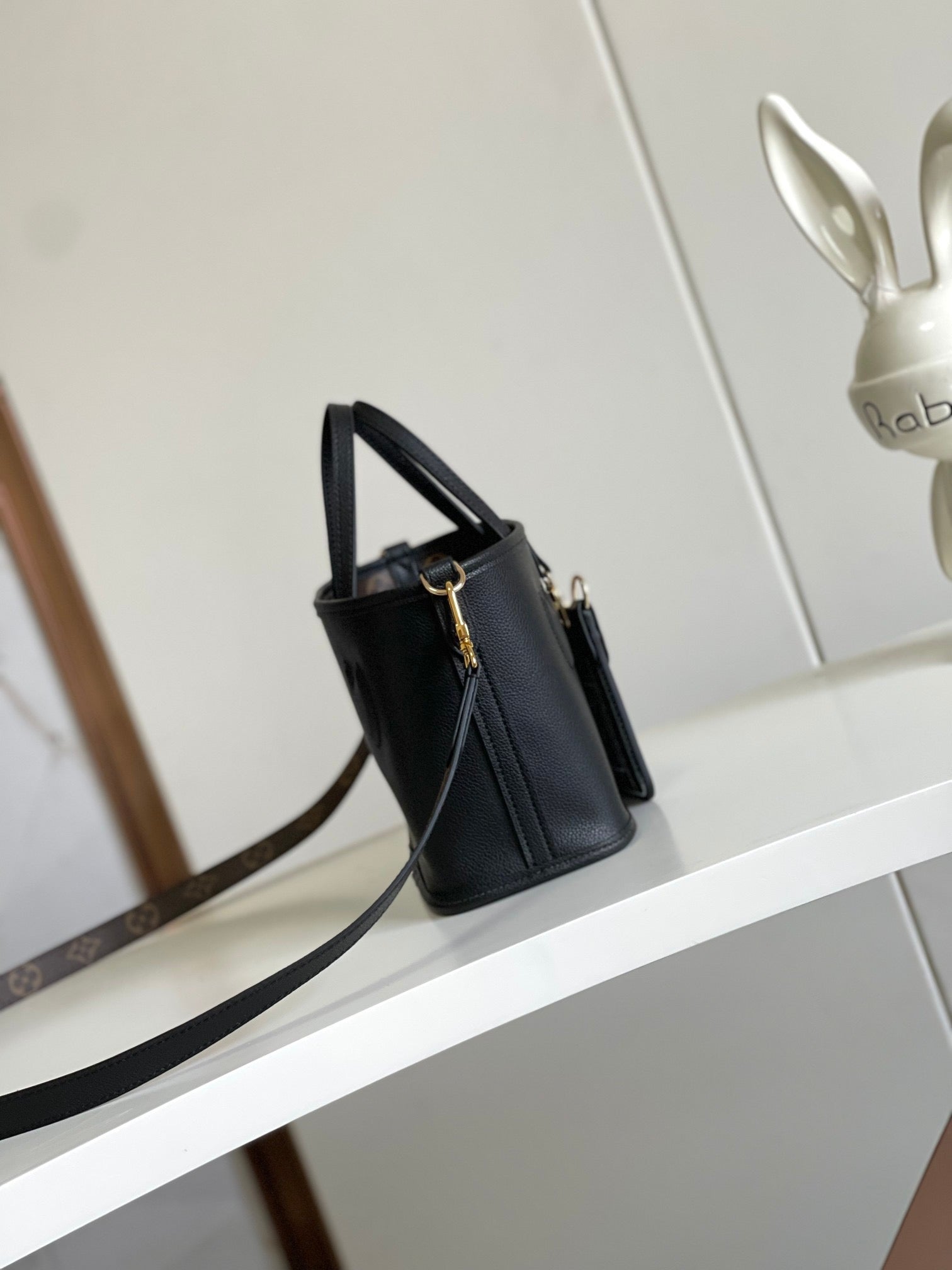 LOUIS VUITTON- LV bag