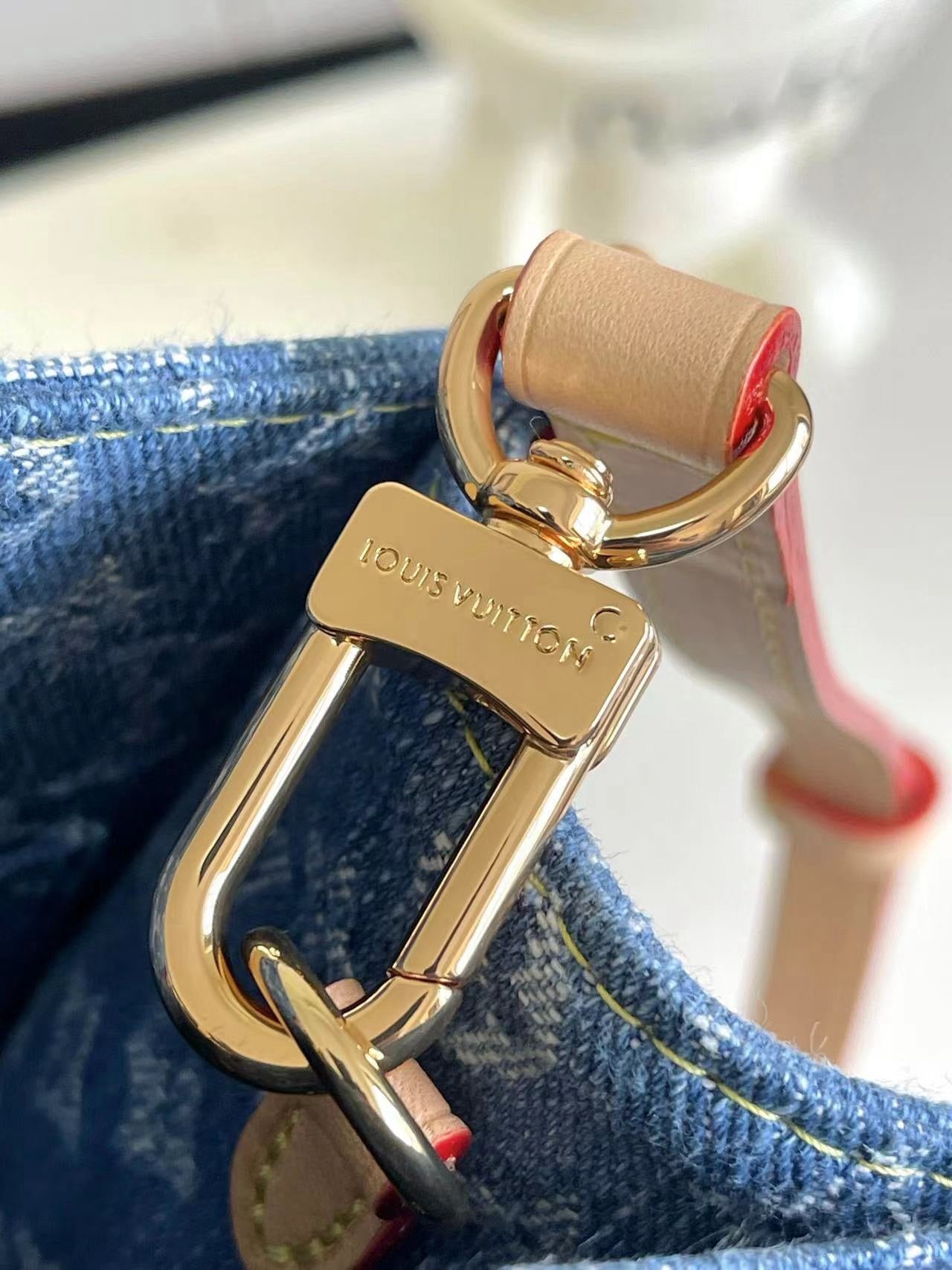 LOUIS VUITTON- LV bag