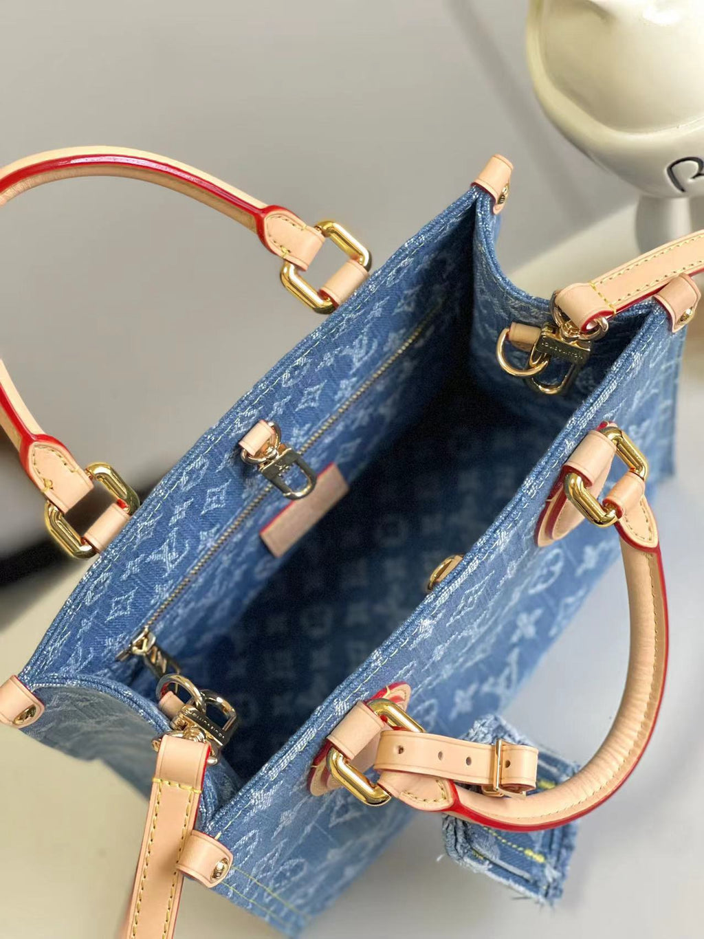 LOUIS VUITTON- LV bag