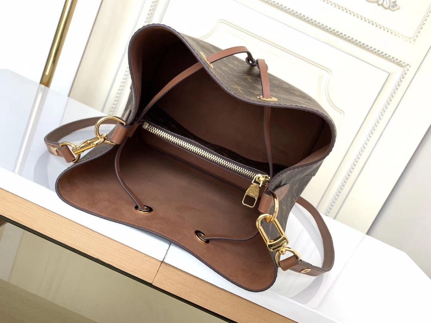 LOUIS VUITTON- LV bag