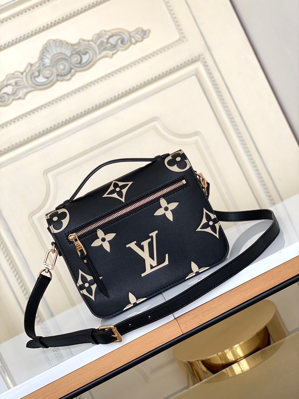 LOUIS VUITTON- LV bag