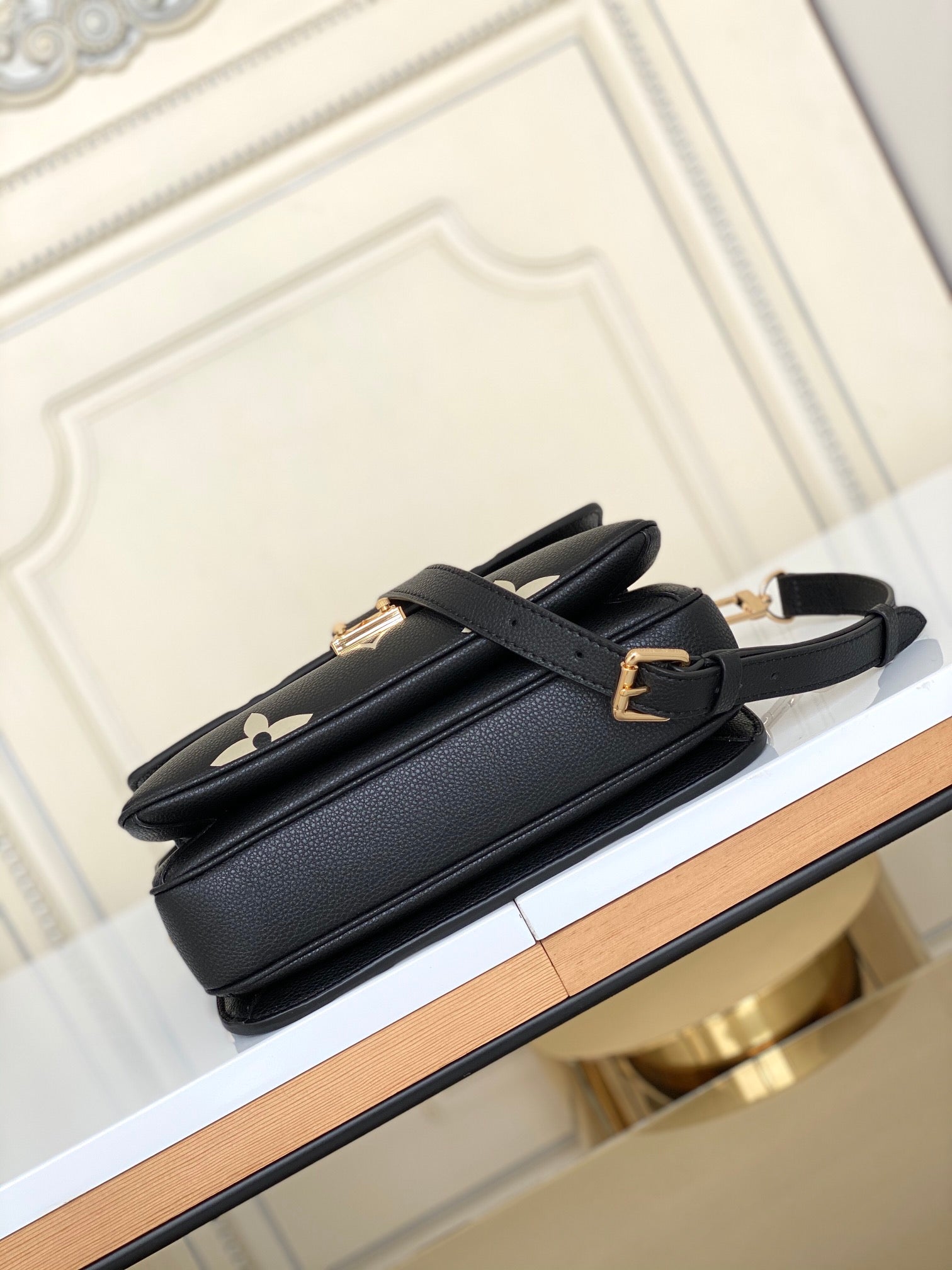 LOUIS VUITTON- LV bag