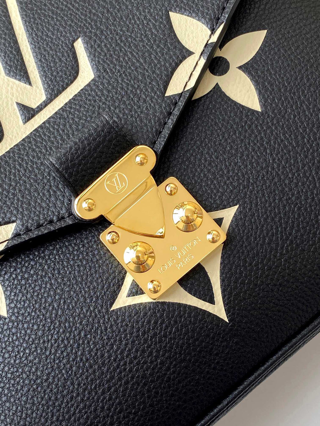 LOUIS VUITTON- LV bag