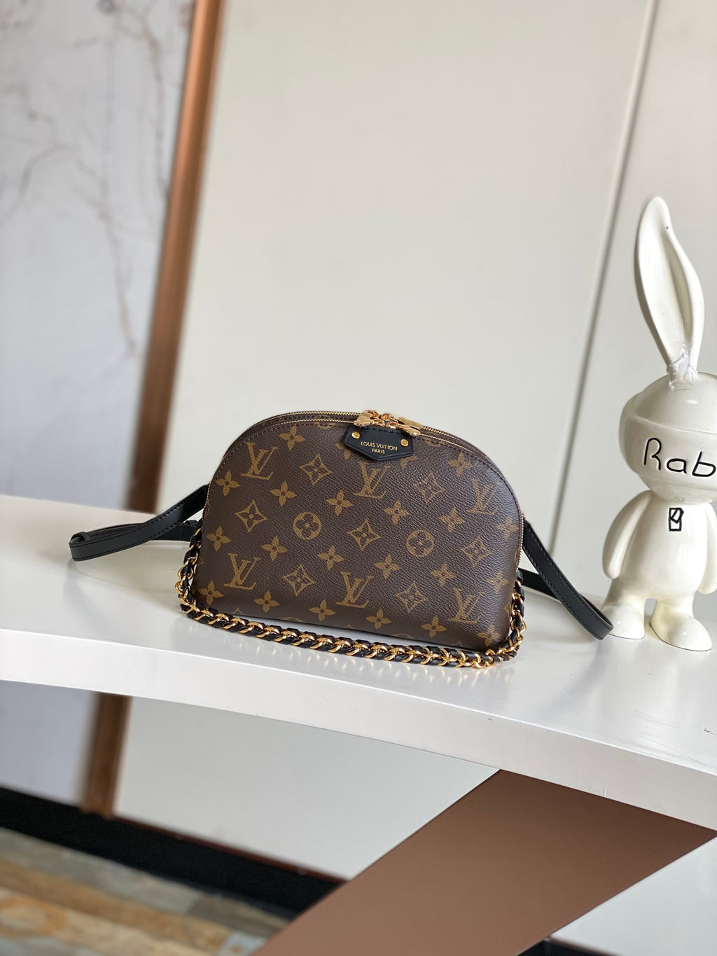 LOUIS VUITTON- LV bag