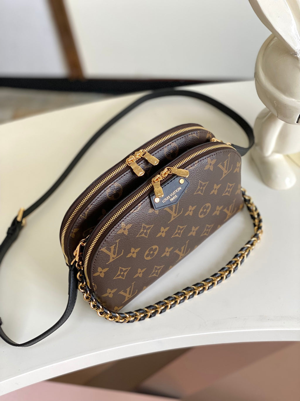 LOUIS VUITTON- LV bag