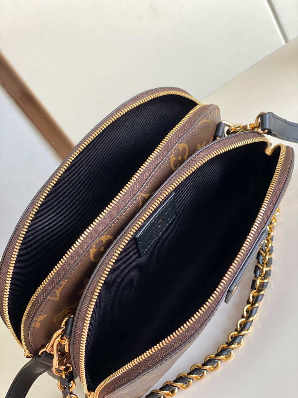 LOUIS VUITTON- LV bag