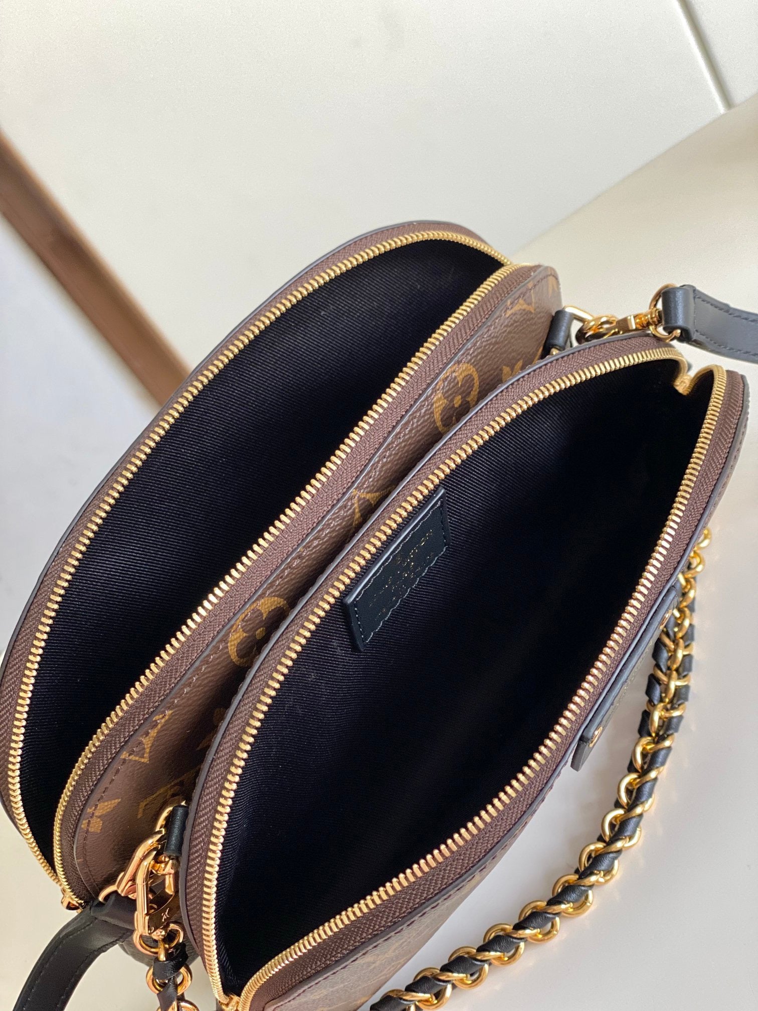 LOUIS VUITTON- LV bag