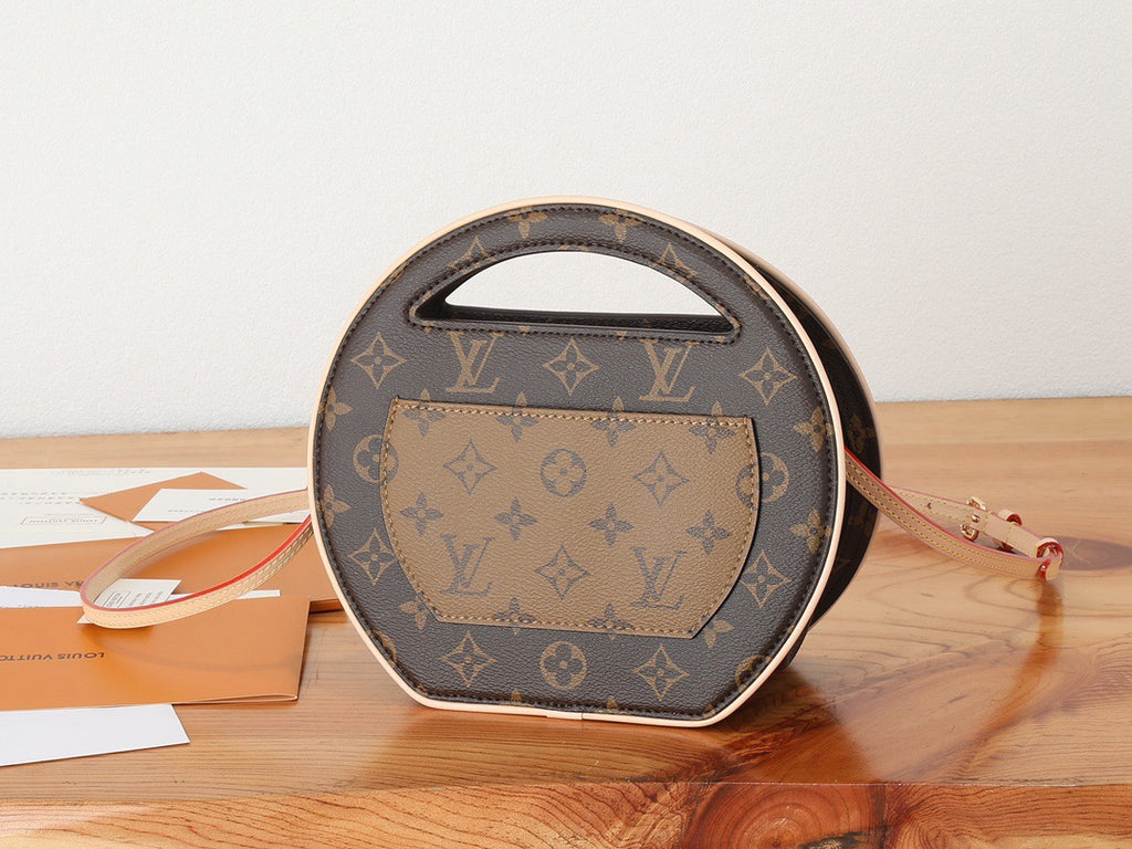 LOUIS VUITTON- LV bag