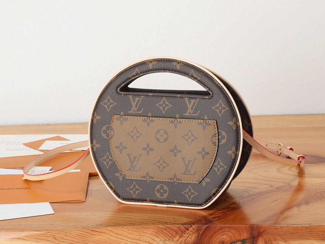 LOUIS VUITTON- LV bag