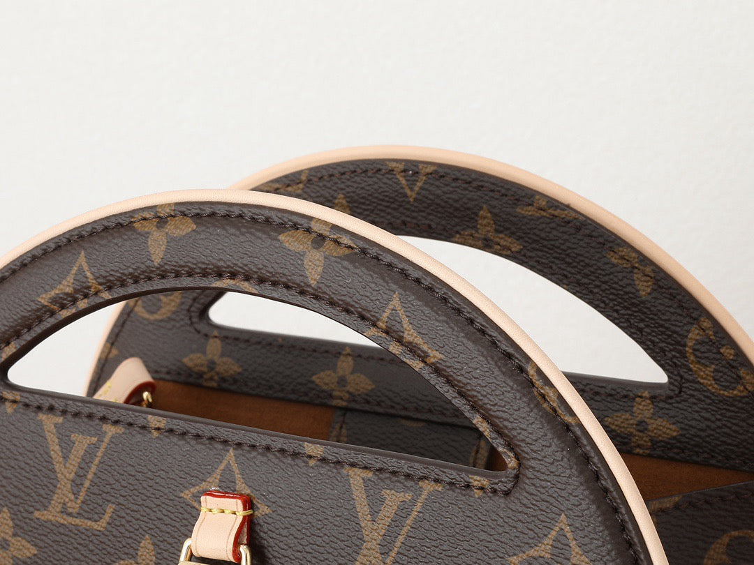 LOUIS VUITTON- LV bag