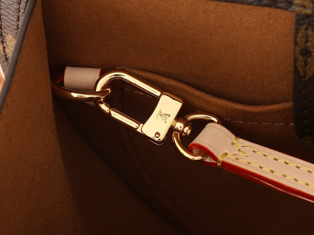 LOUIS VUITTON- LV bag