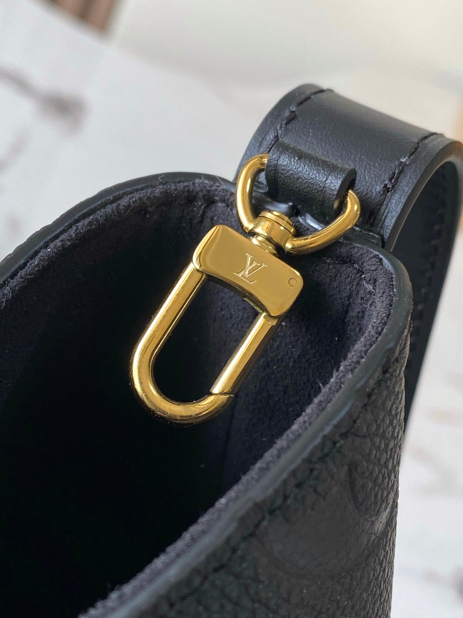 LOUIS VUITTON- LV bag