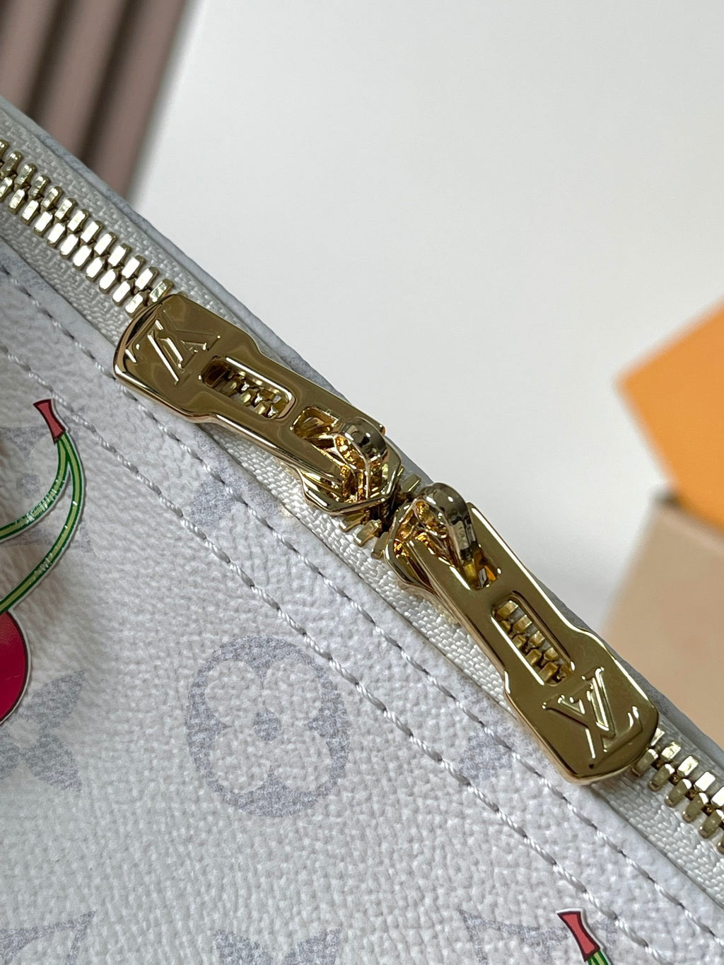 LOUIS VUITTON- LV bag