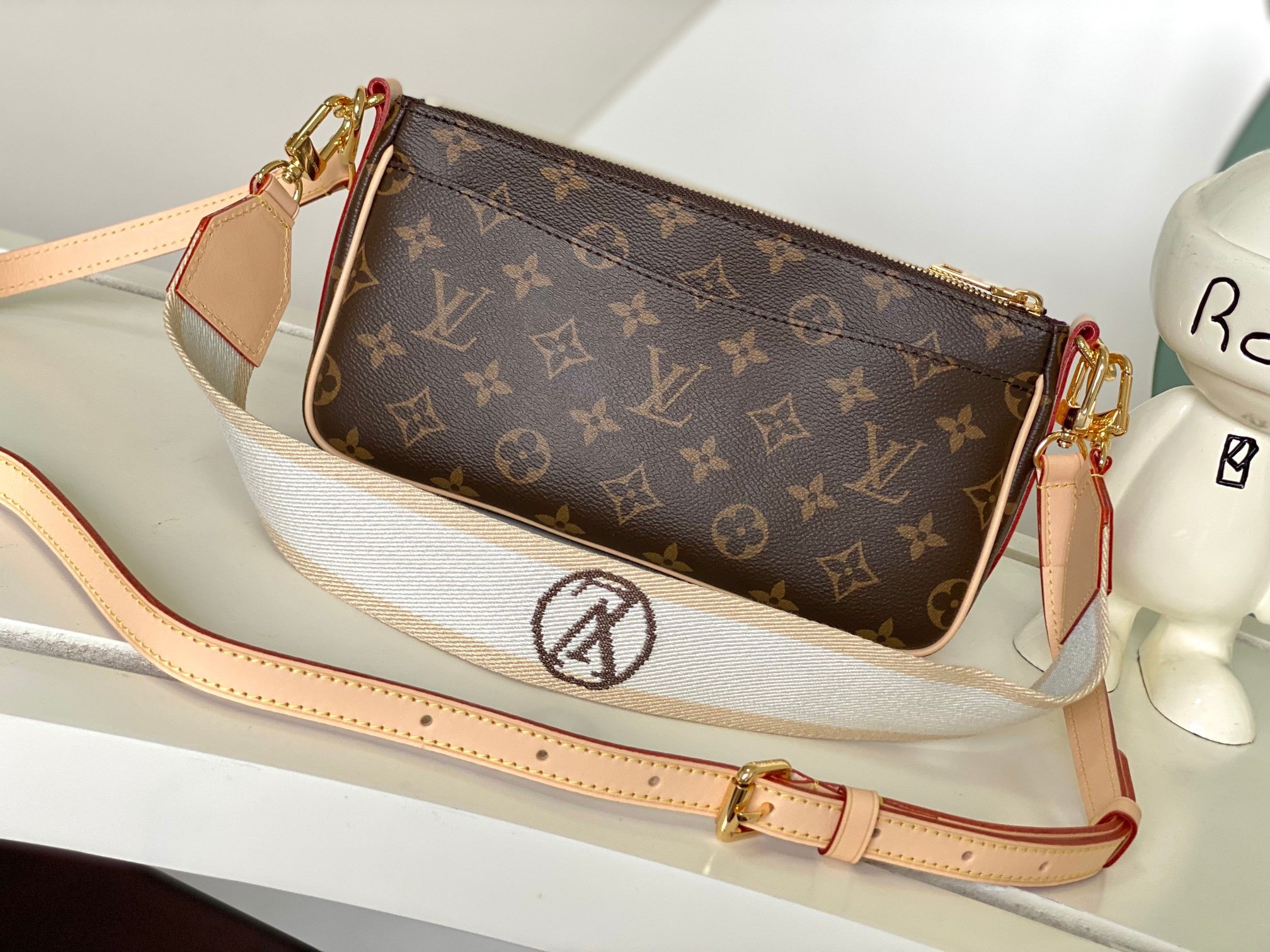 LOUIS VUITTON- LV bag