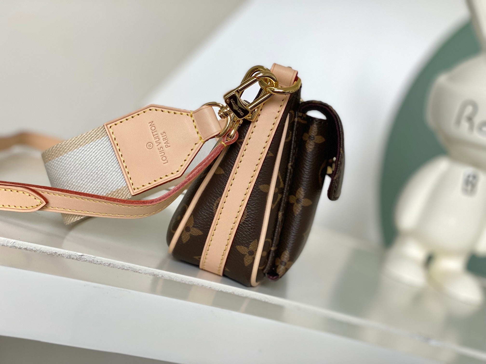 LOUIS VUITTON- LV bag