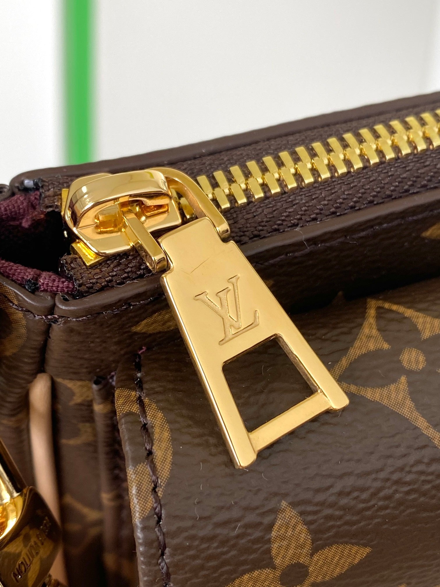 LOUIS VUITTON- LV bag