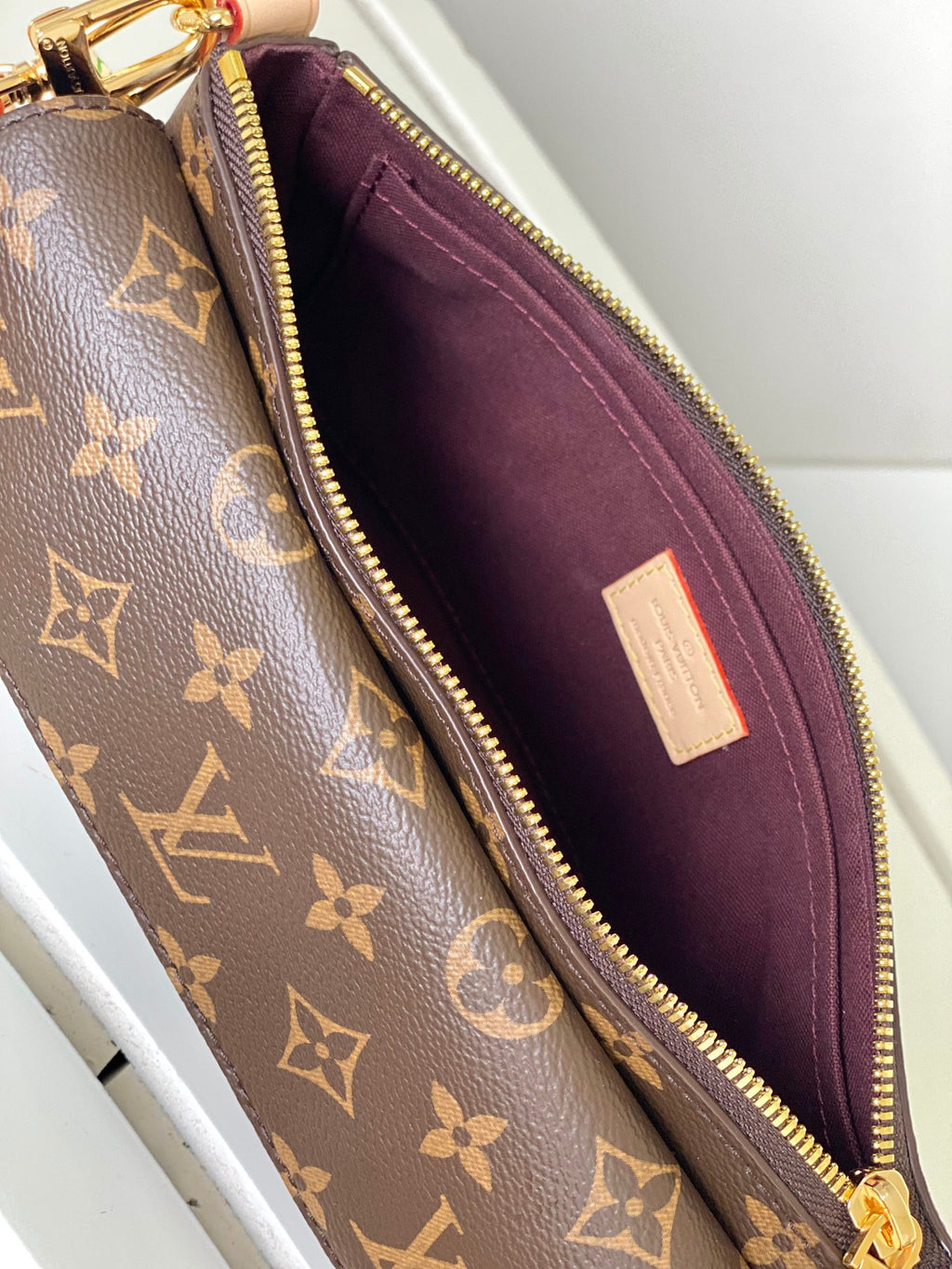 LOUIS VUITTON- LV bag