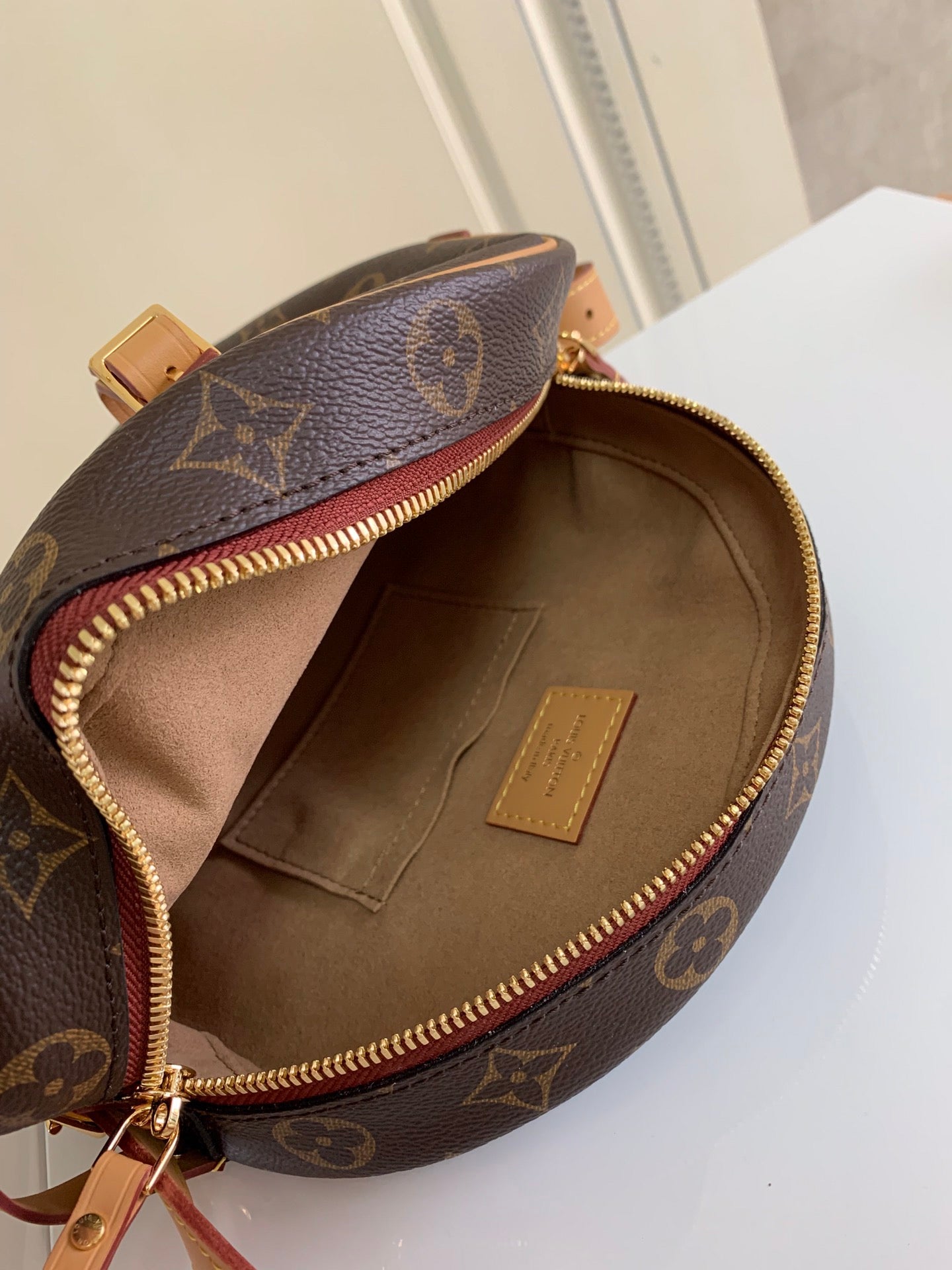 LOUIS VUITTON- LV bag