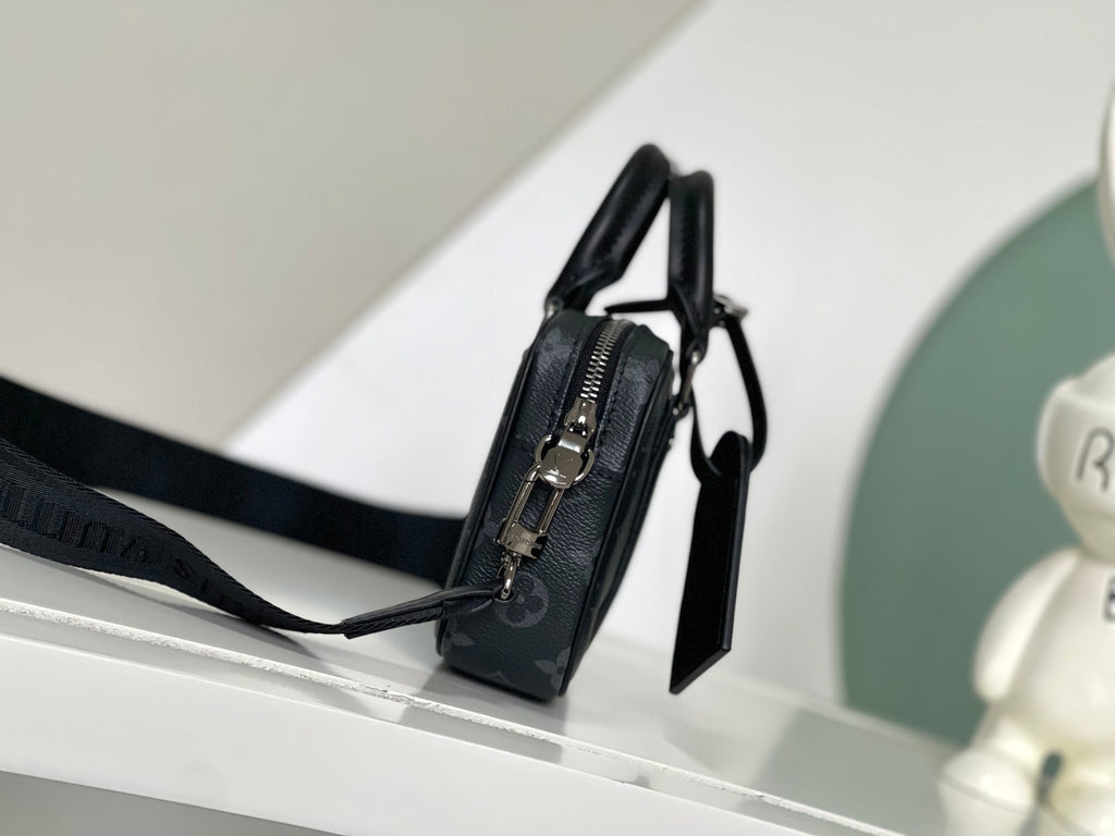 LOUIS VUITTON- LV bag