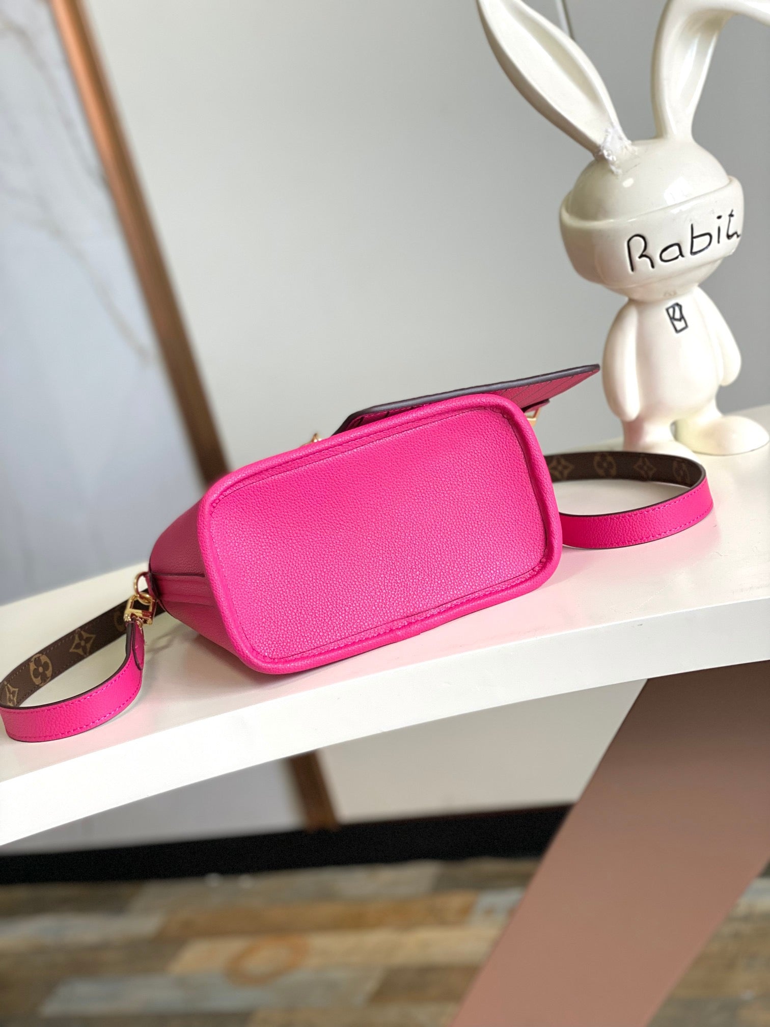 LOUIS VUITTON- LV bag