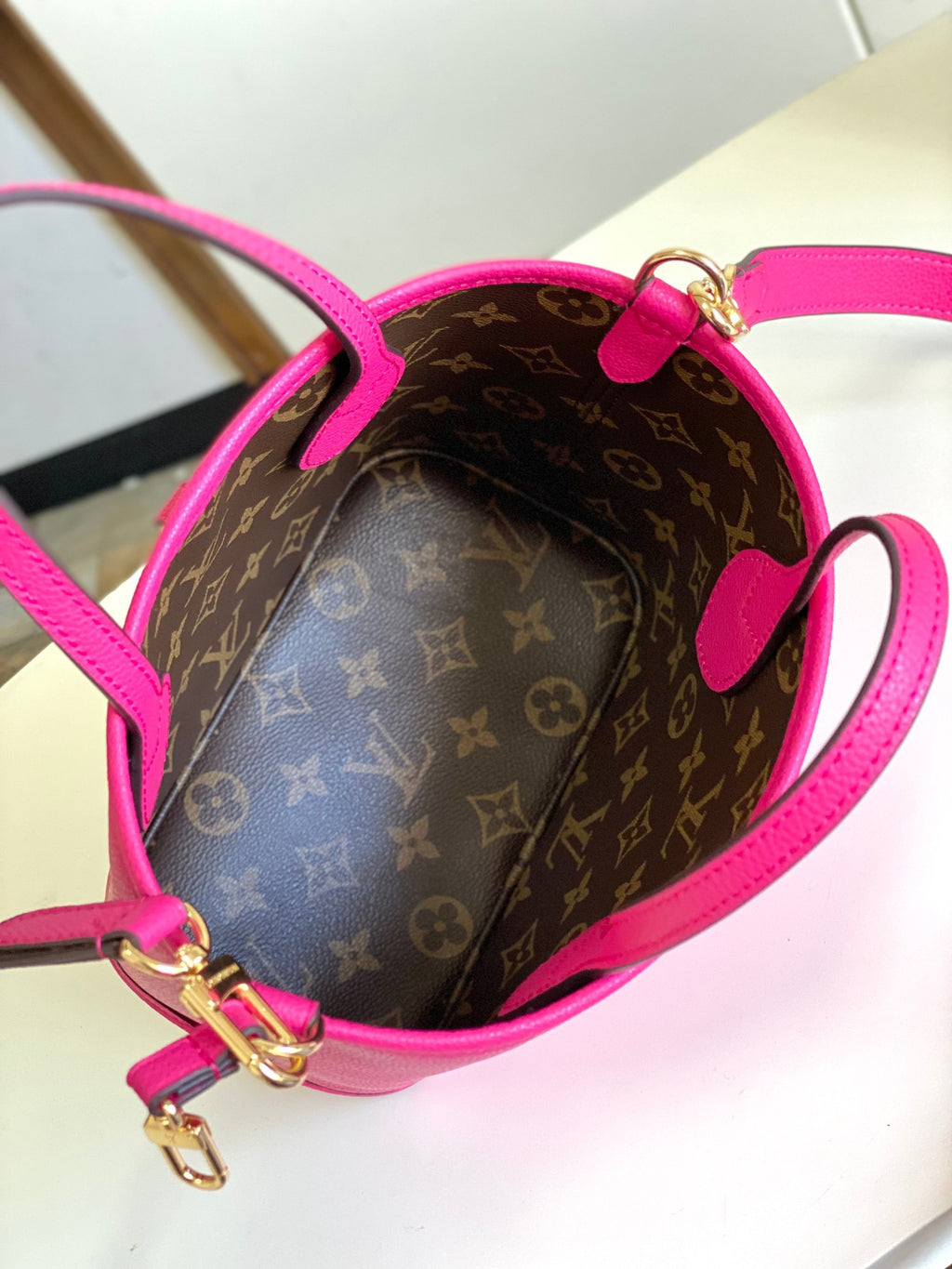 LOUIS VUITTON- LV bag