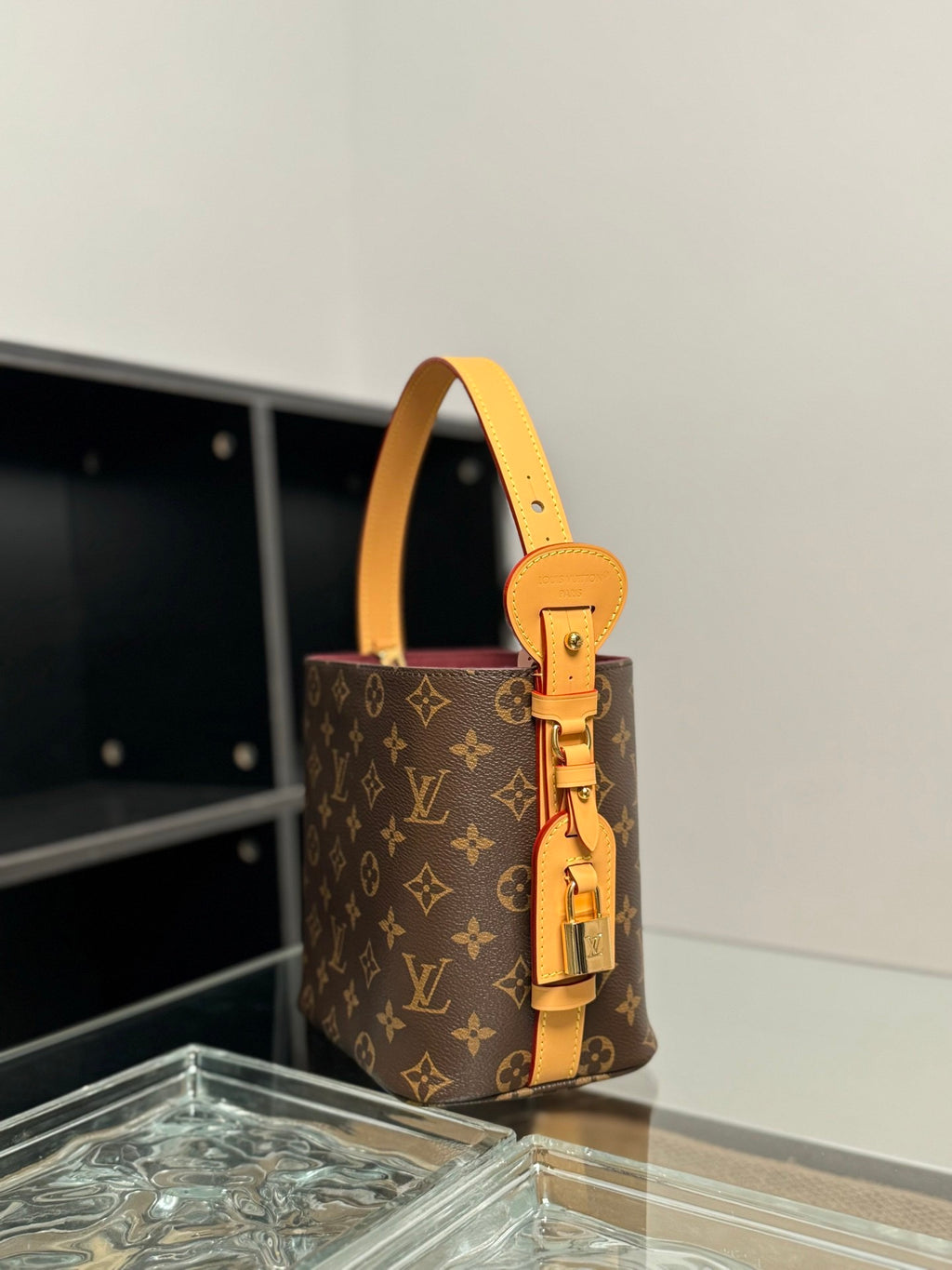 LOUIS VUITTON- LV bag