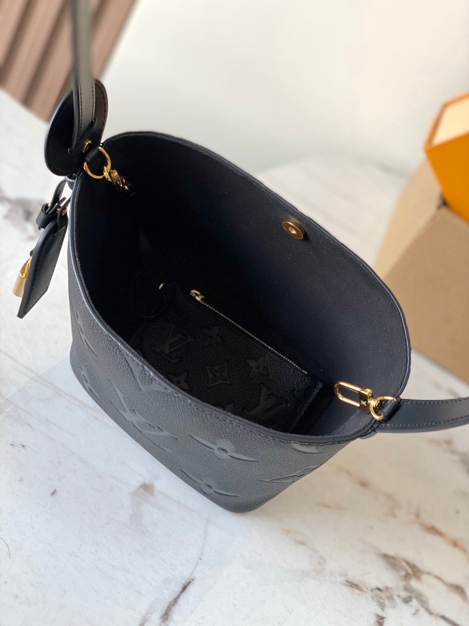 LOUIS VUITTON- LV bag